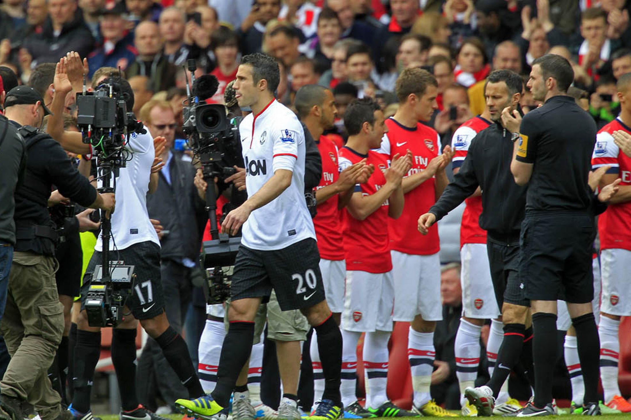 奥兰群岛球队赢得关键比赛夺取冠军的简单介绍