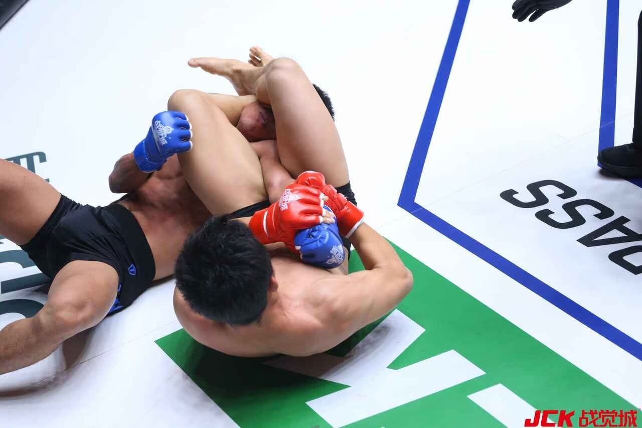 包含泰国运动员在泰拳比赛中取得胜利的词条