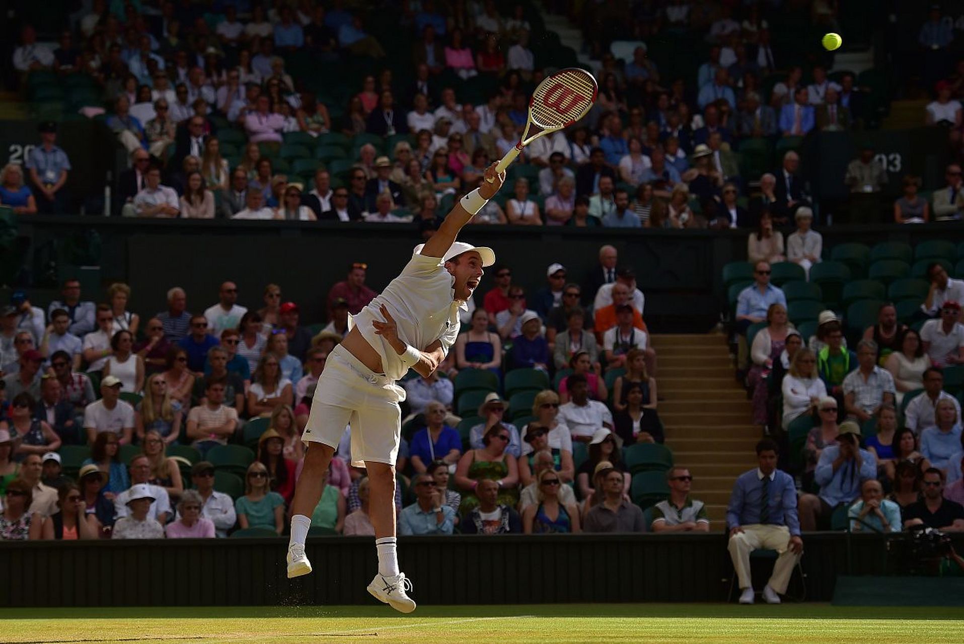 比赛中的精彩瞬间让球迷热血澎湃