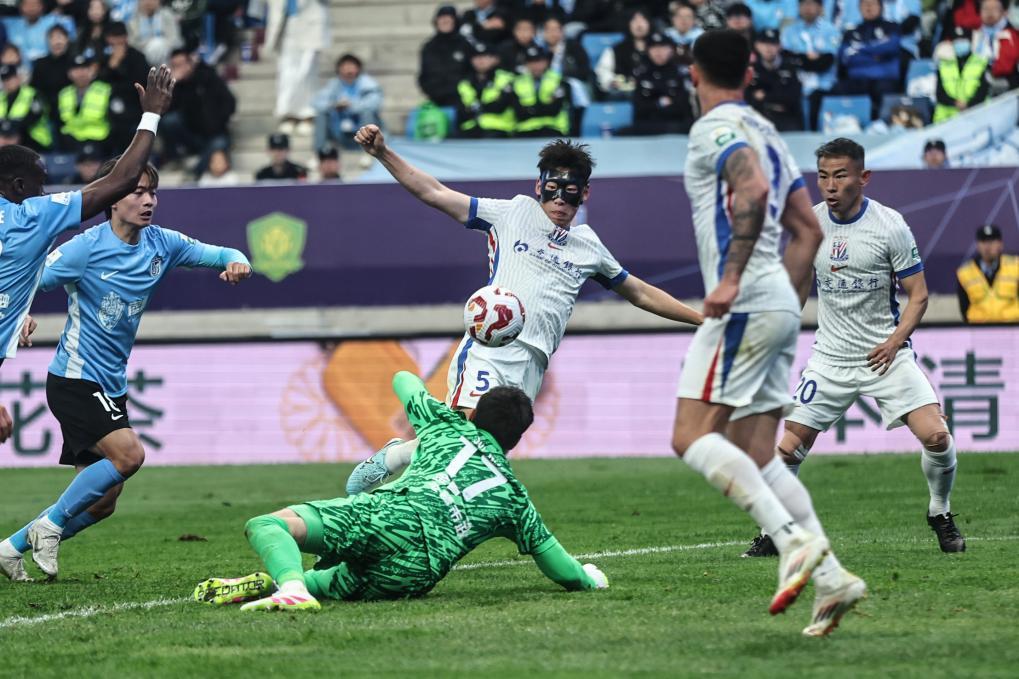 上海绿地申花客场大胜，逆转大连一方居高不下的简单介绍