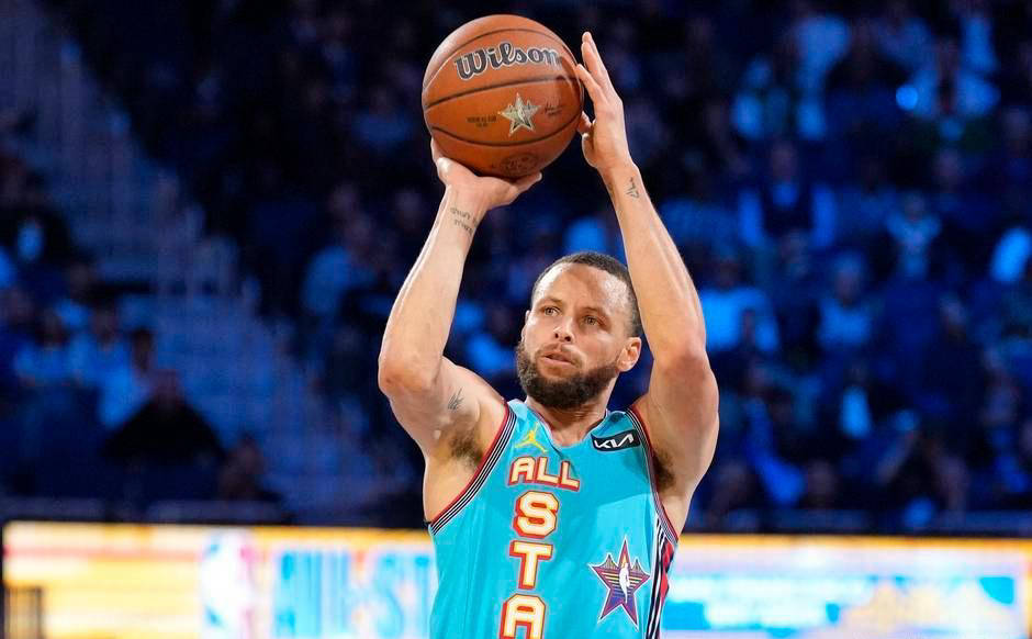 全明星球员在篮球联赛中谱写传奇