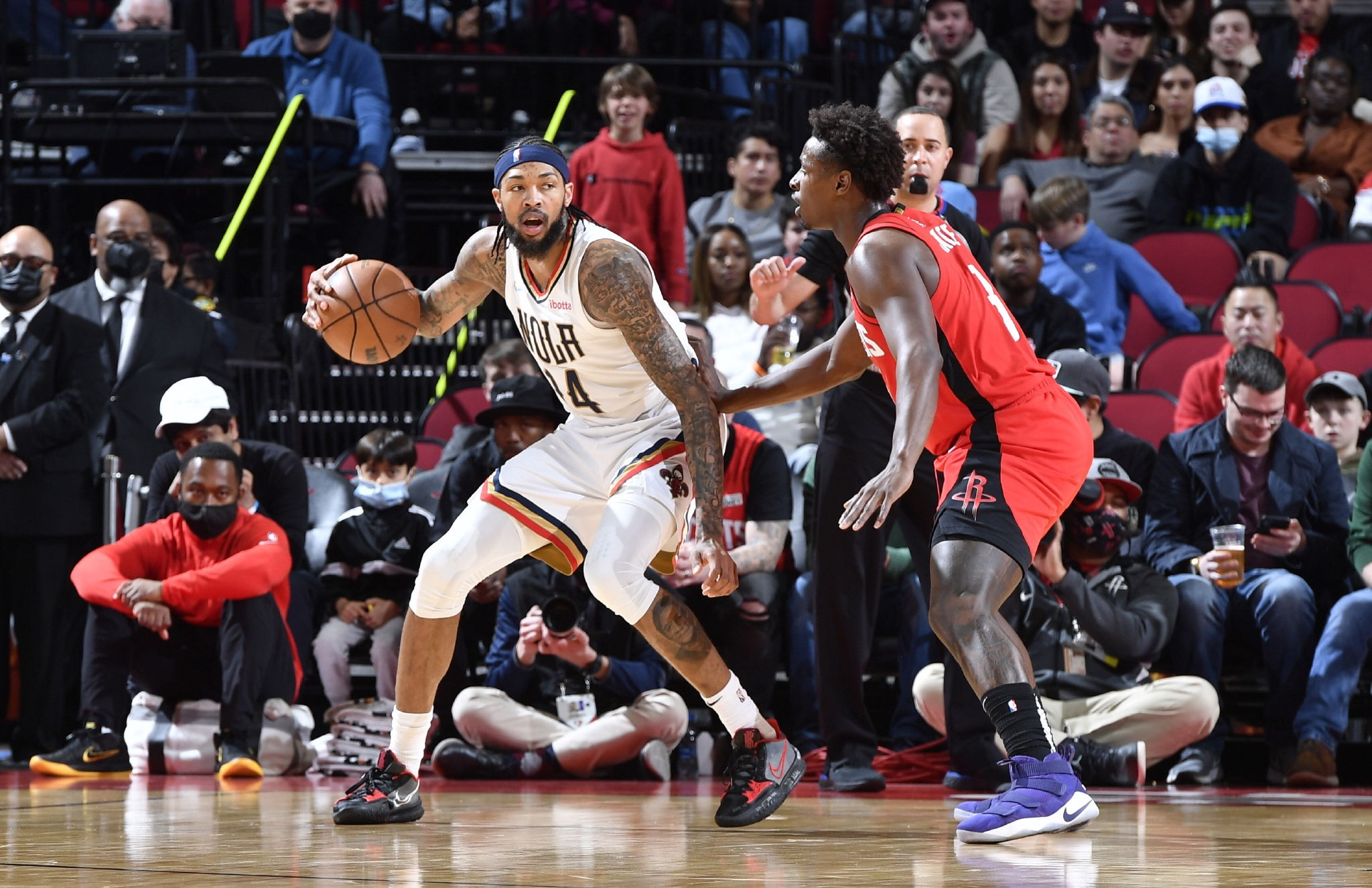 精彩对抗！球员之间互相激励，比赛令人期待