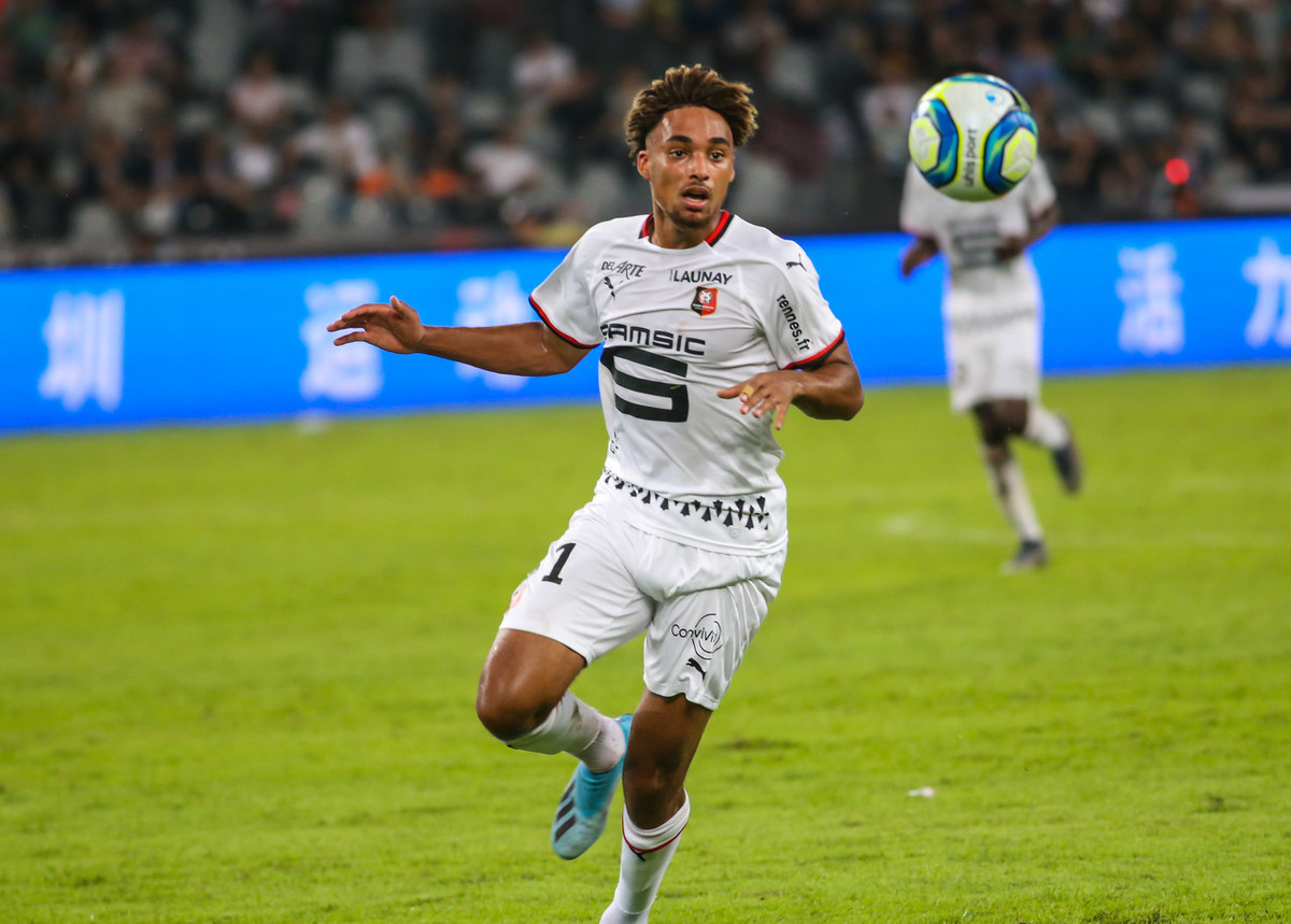 包含亚眠客场告负，法甲榜排名持续滑落的词条