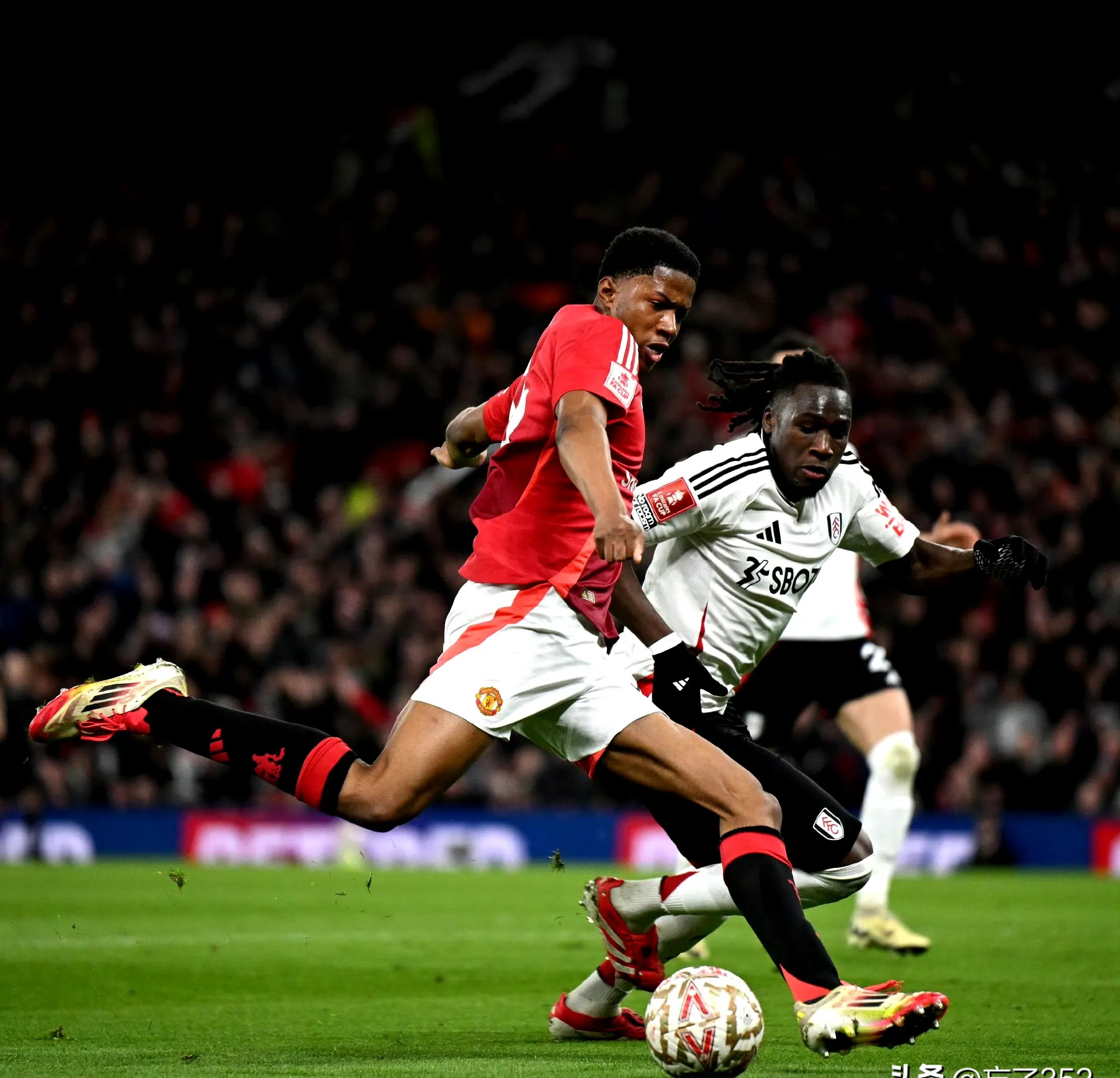 富勒姆主场大胜西布朗，结束连败局面