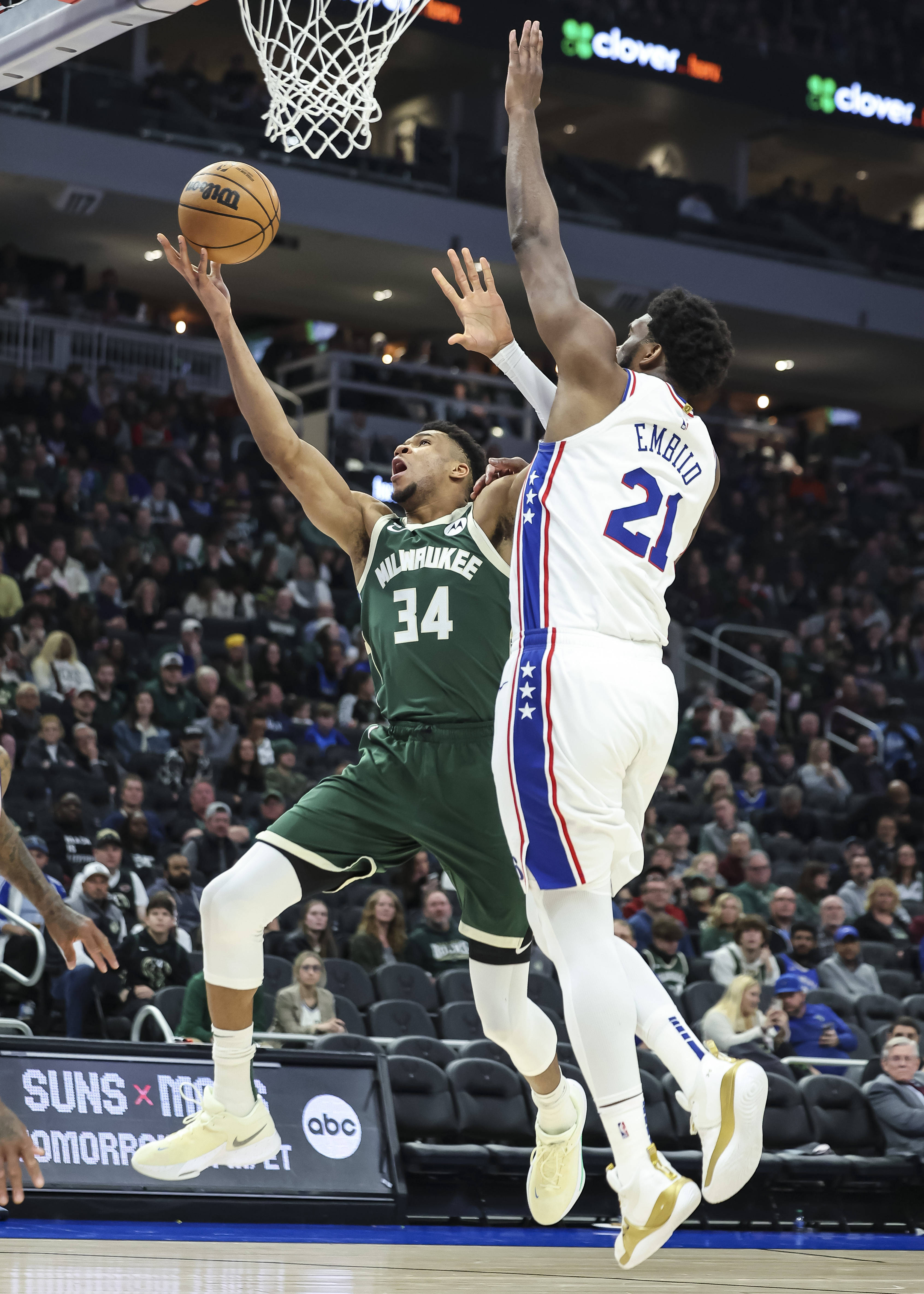 雄鹿后卫状态火爆，全队得分领先