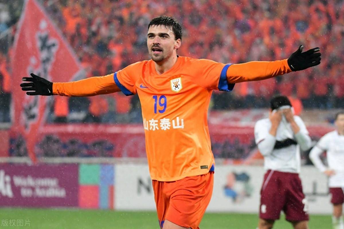 关于上海上港决战山东泰山，看他们如何决出胜负的信息