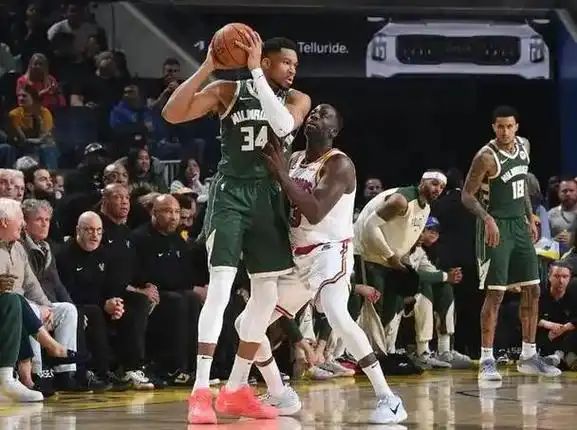 雄鹿主场击败骑士，维持不败纪录的简单介绍