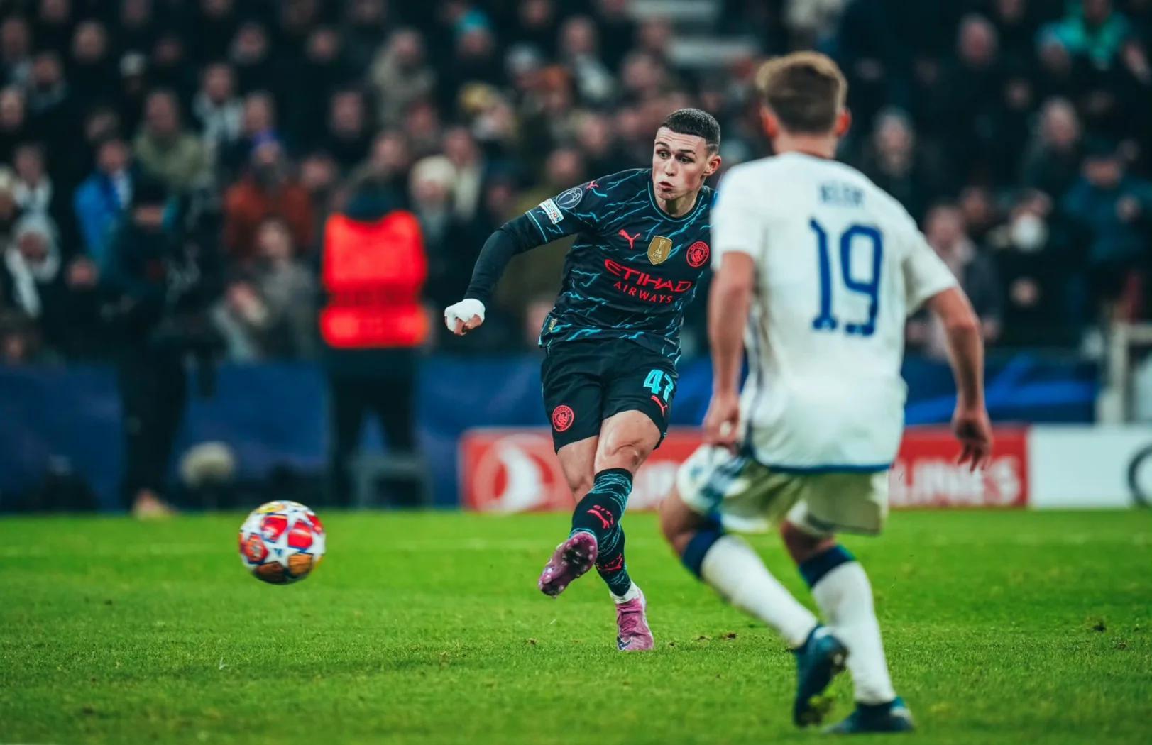 关于曼城大胜巴黎，欧冠冠军之路一路领先的信息