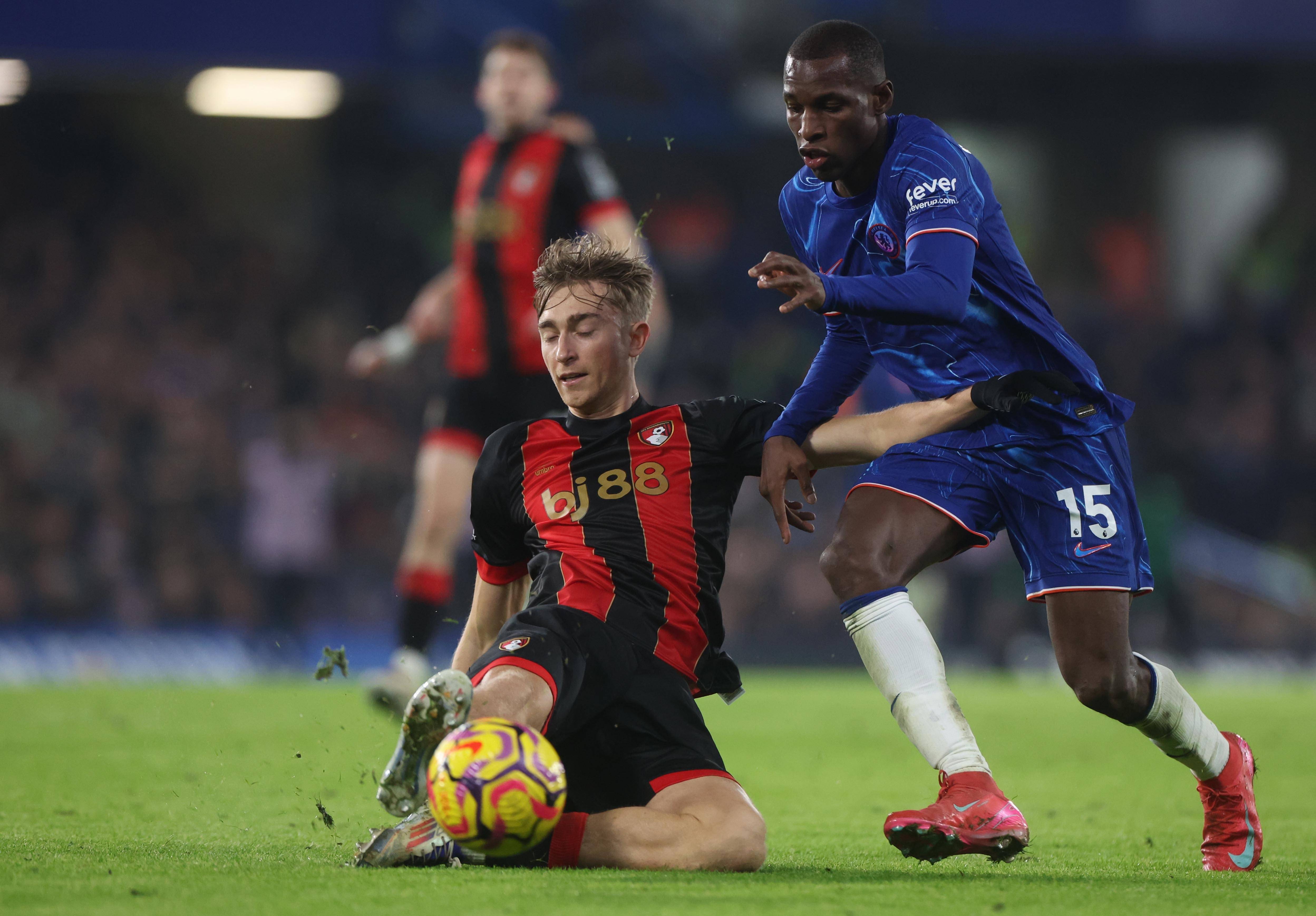 切尔西足球俱乐部签下巴西前锋，实力大增