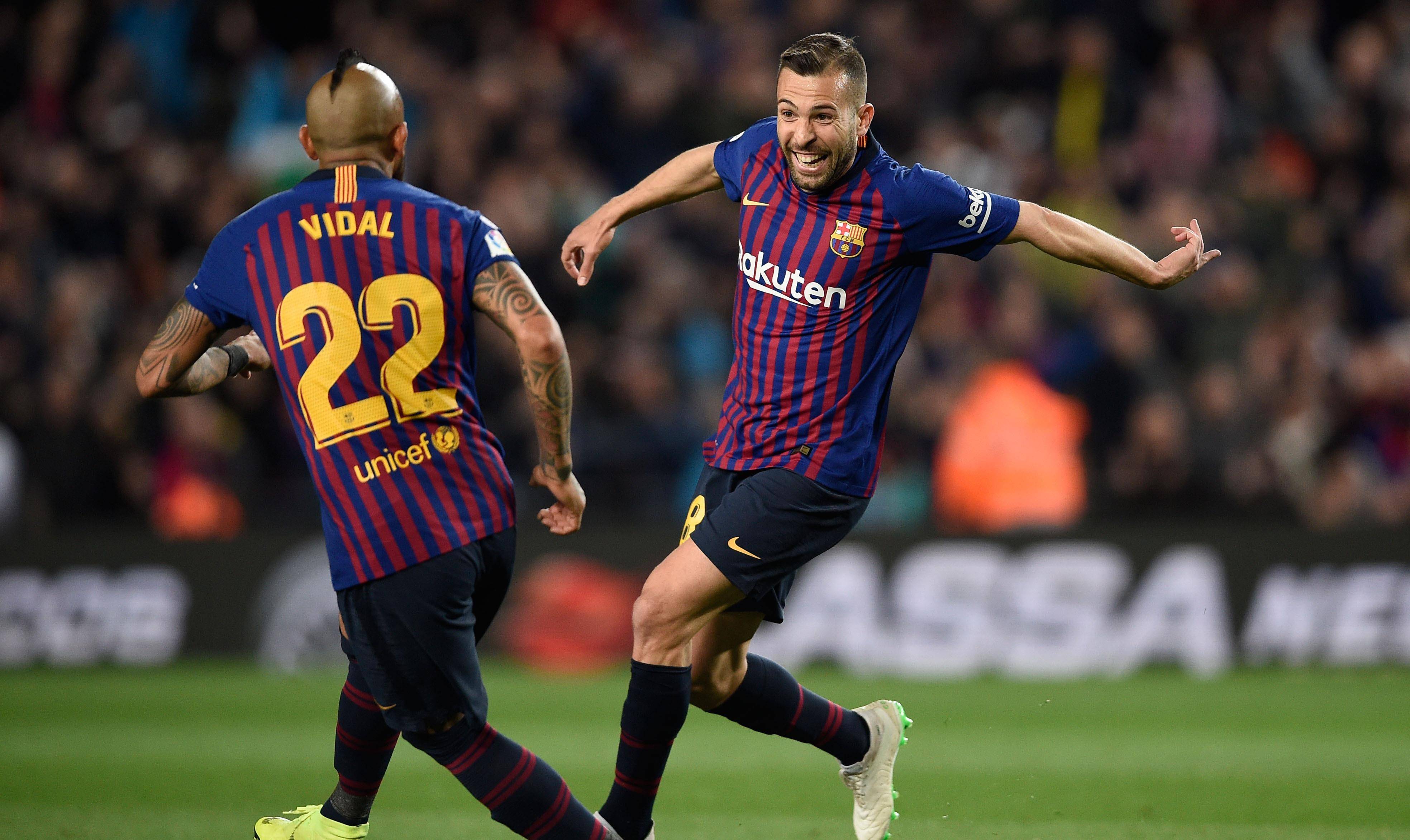 比利亚雷亚尔主场惜败，球员状态起伏不定需调整