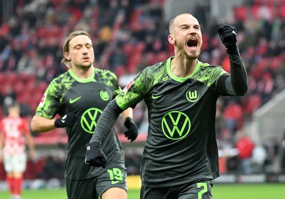 关于沃尔夫斯堡球队努力训练，备战下场比赛的信息