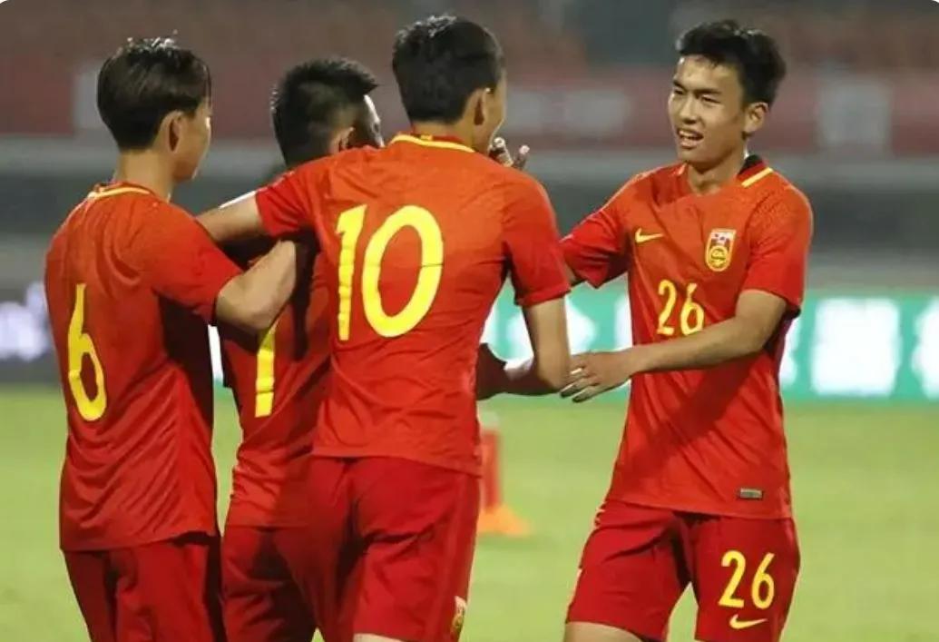 东亚球队在大比分胜利后晋级淘汰赛
