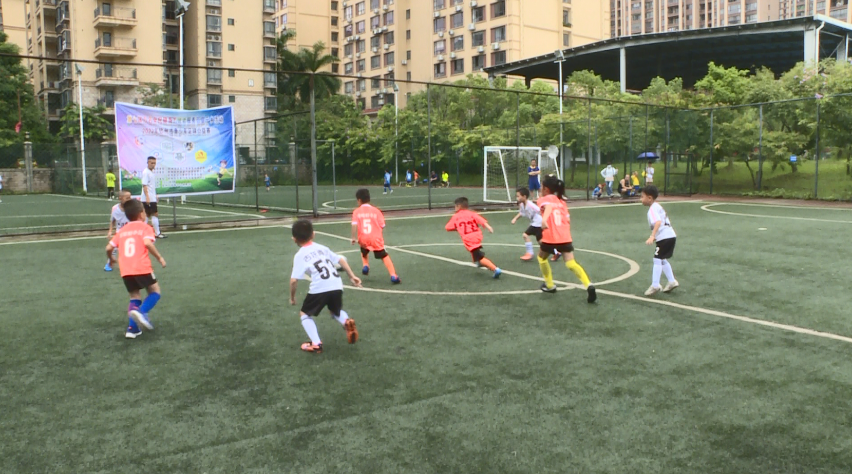 关于如火如荼！绿茵场上对决勇者气短的信息