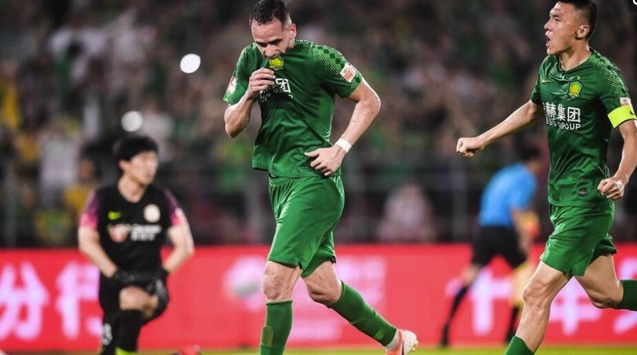 意甲主裁判因判罚争议被停职，引发球迷热议