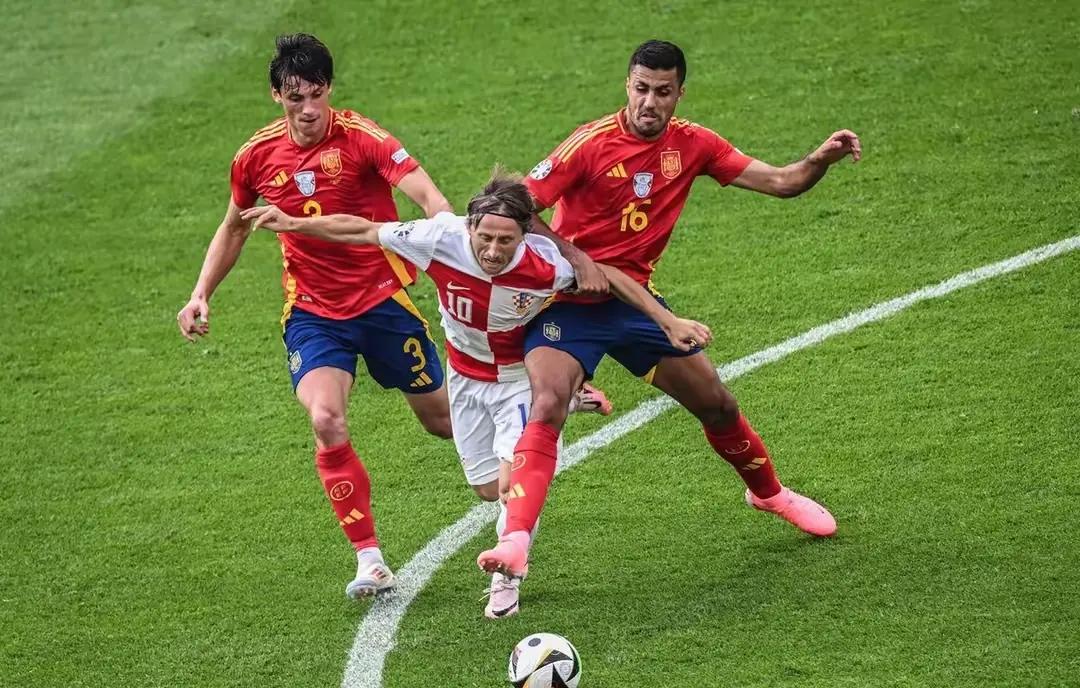 西班牙险胜捷克晋级决赛