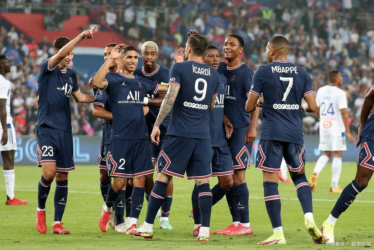 里尔队员在比赛中展现实力，赢得团队支持