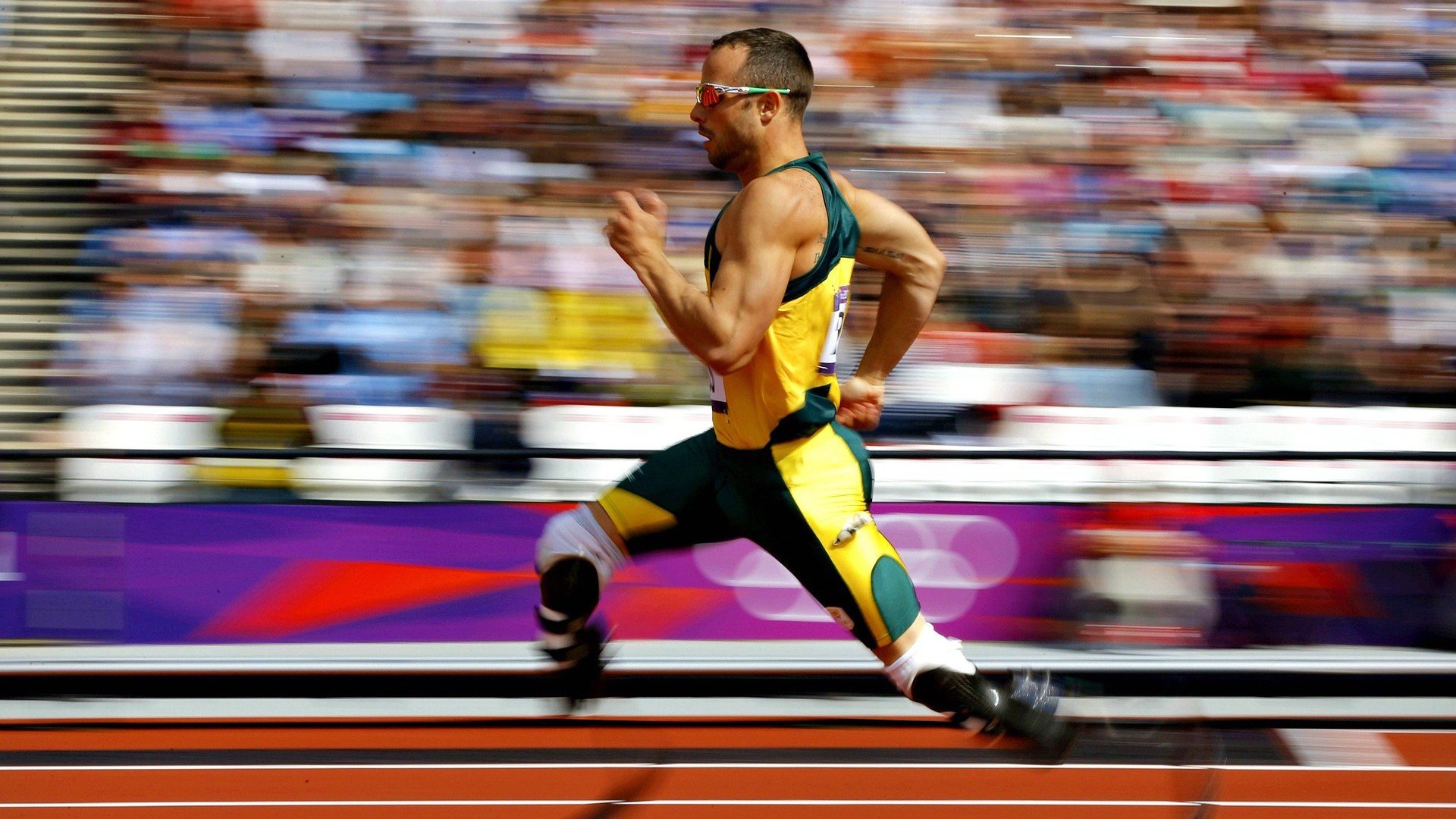 当莱万独舞映照沙特群星，足球世界里存在感的两种解法