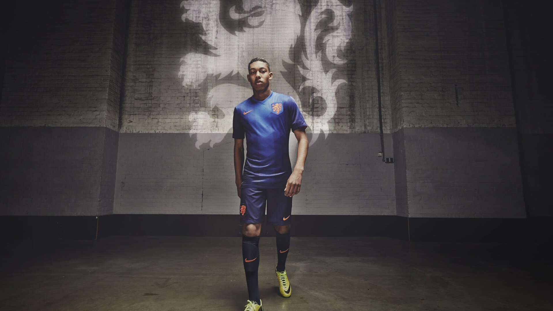 开云体育中国-跨界传奇，当许昕的球拍在绿茵场上响起喝彩